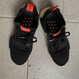 ADIDAS NMD R1 IN BRED
